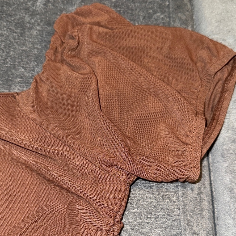PINKM STYLE- NWOT Women’s Brown Short Sleeve Ruched bodysuit Size Medium - Picture 6 of 12